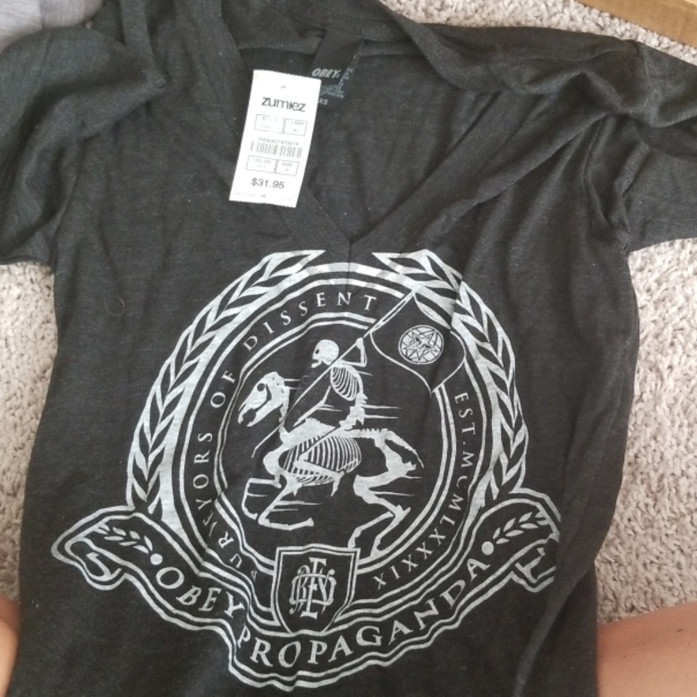 Obey tshirt